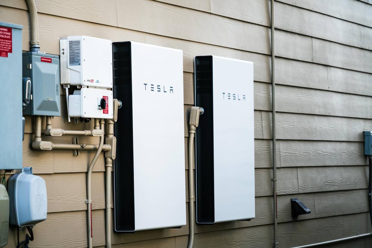 Tesla Powerwall 2 recall expands to US after reports of fires