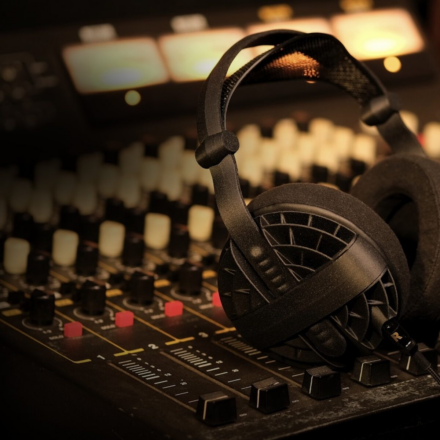 head(amame) Pro review: A lightweight, repairable, glass-driver headphone built by enthusiasts—not committees