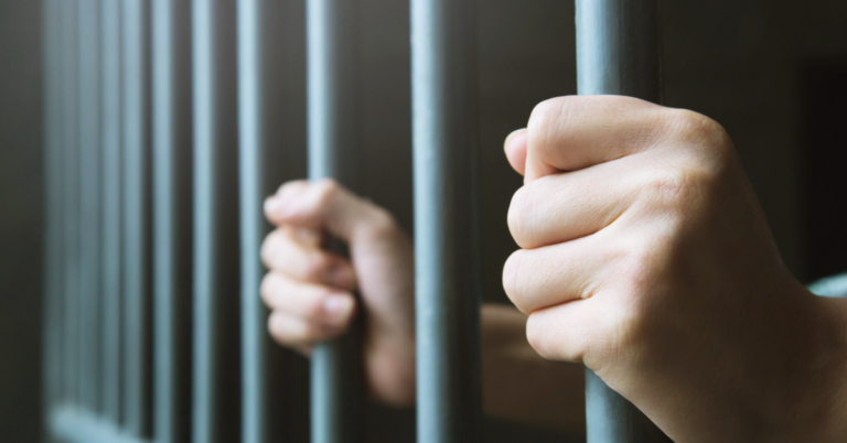 Dubai court jails two men for scamming tourist with fake mobile phones – The Filipino Times