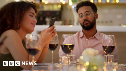 Is phubbing ruining your relationship? Here's how to fix it – BBC