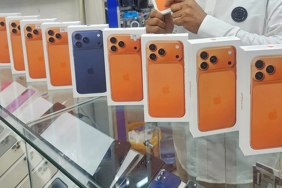 UAE shoppers pay up to Dh1,000 extra for iPhone 17 as older models get cheaper – Khaleej Times