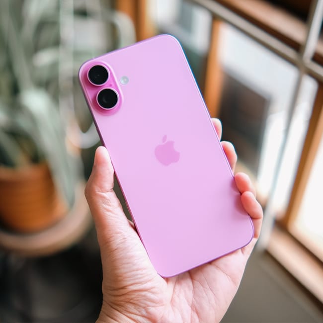 Tech Experts Share The Genius Hacks That Will Make Your iPhone Run So Much Faster In 2026 – SHEfinds