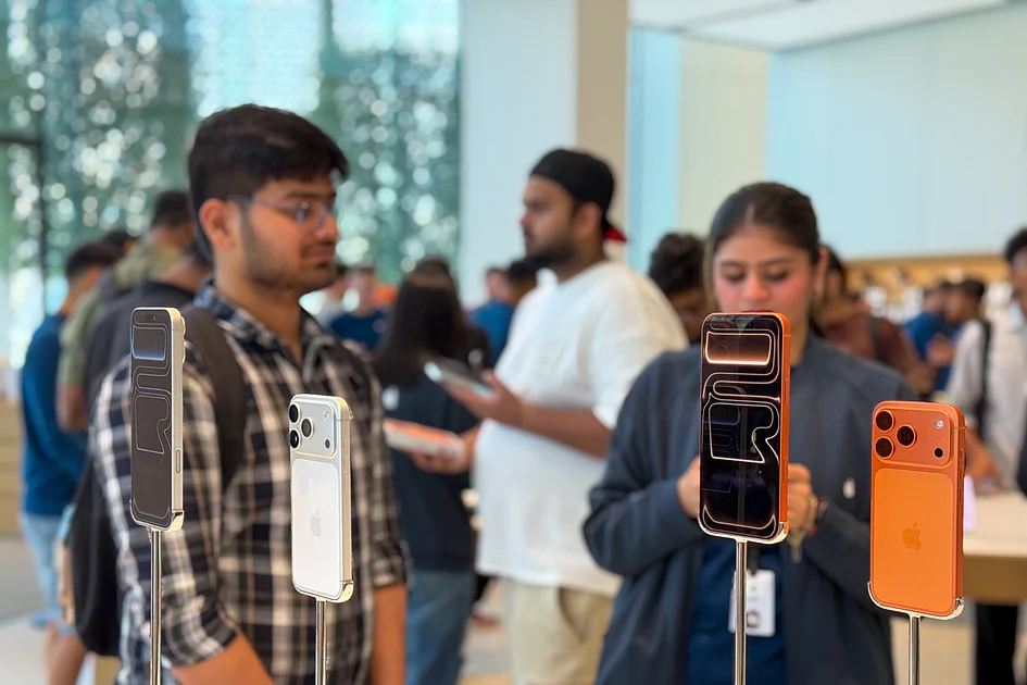 Meet the UAE residents who spent thousands of dirhams on iPhone 17 on the first day of launch – Khaleej Times
