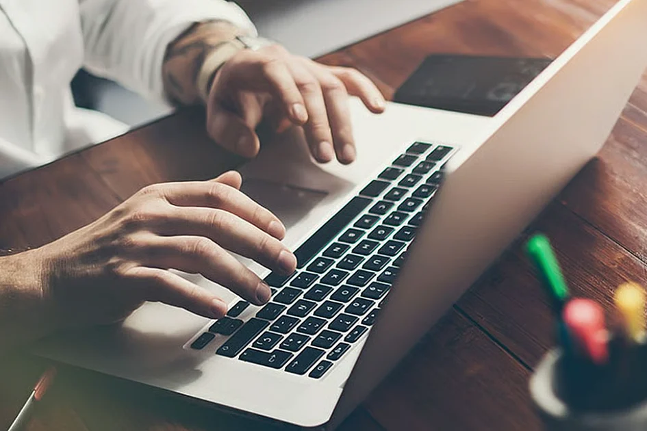 UAE internet users report outages; e& and du say ‘working to resolve the issue’ – Khaleej Times