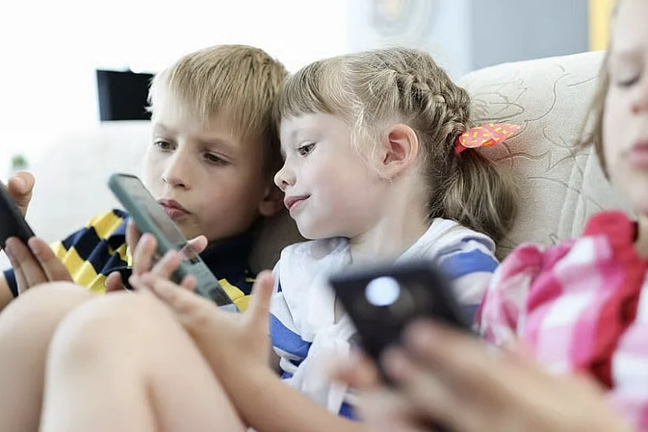 Phones as babysitters? UAE children turn to screens as parents juggle work – Khaleej Times